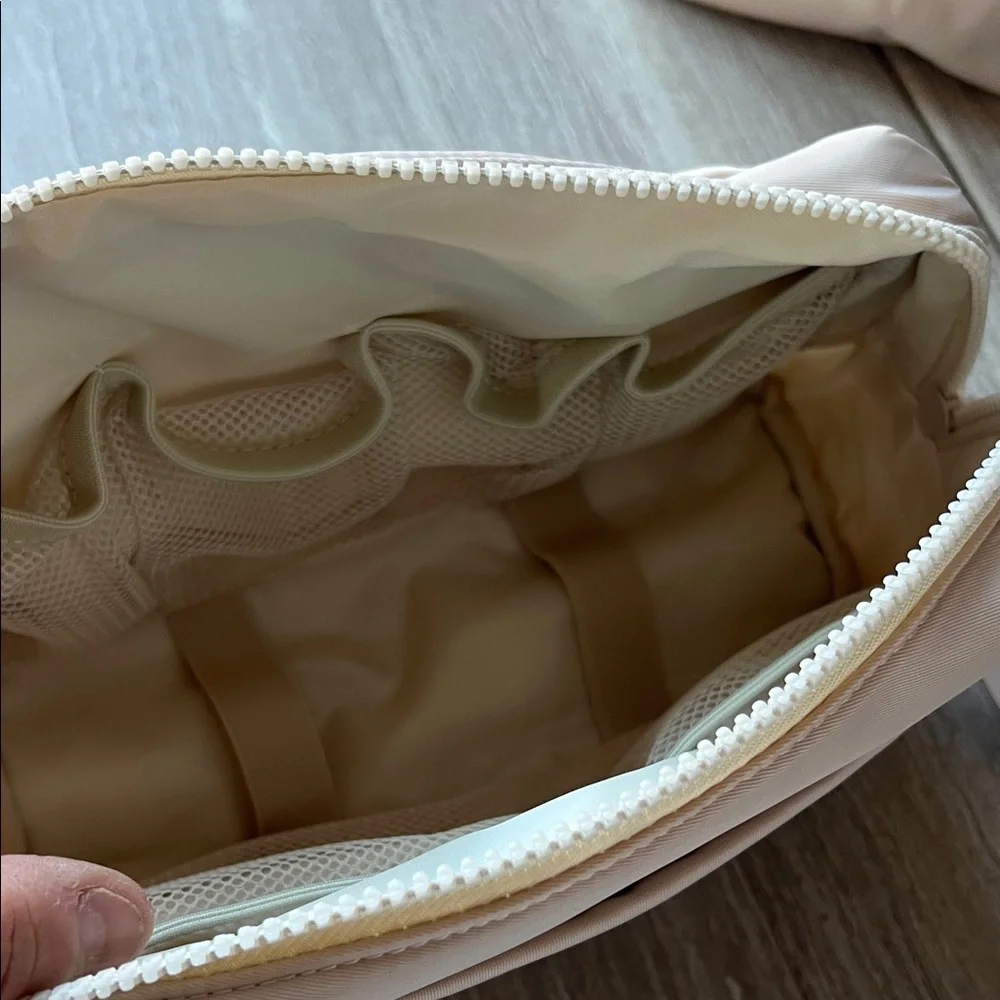 L&R Beige Cosmetic Bag Set